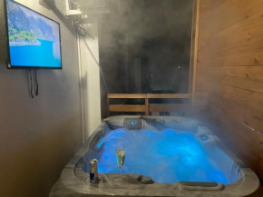 BELLA Luxury Penthouse with outside JACUZZI and Barbecue area